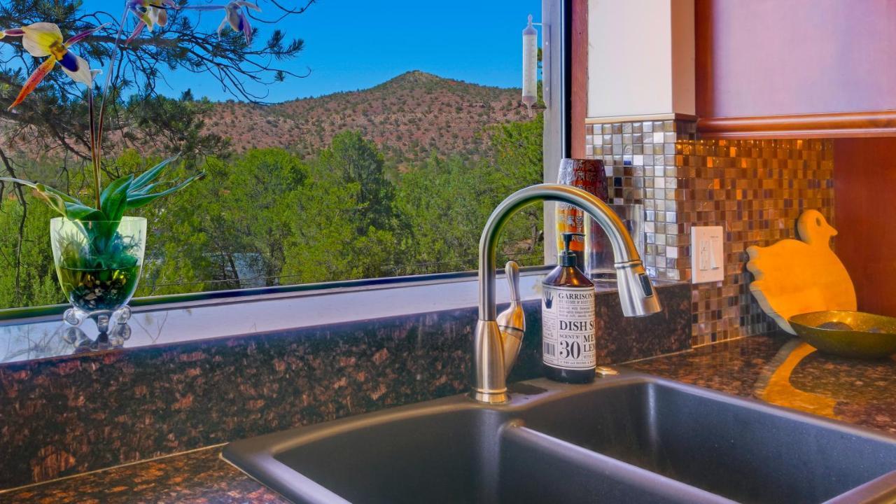 Walk 2 Trails! Pet Friendly! Stunning Views! Holiday home Sedona