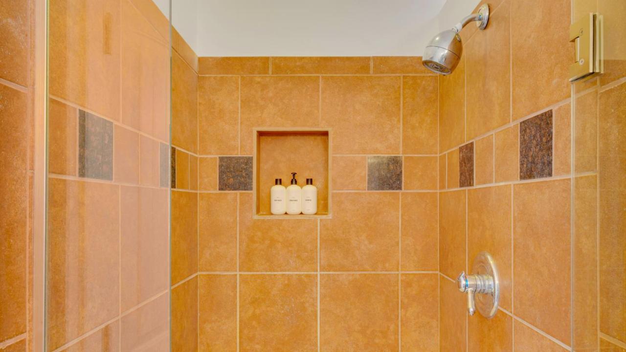 Walk 2 Trails! Pet Friendly! Stunning Views!